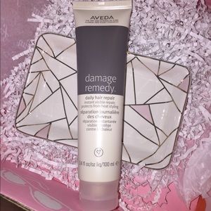 AVEDA damage remedy™ daily hair repair